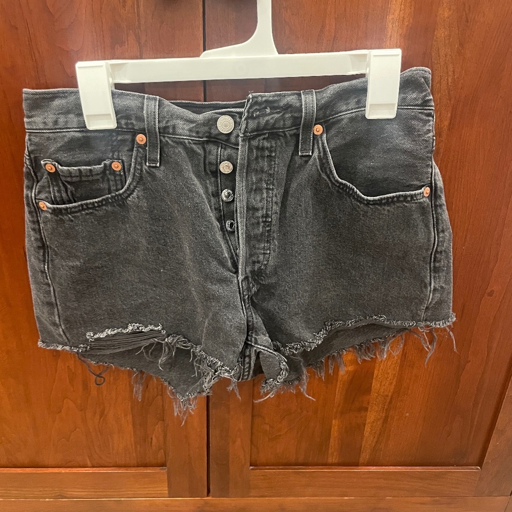501 Levi’s Black Shorts size 28